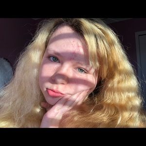 Meet your Posher, Adia